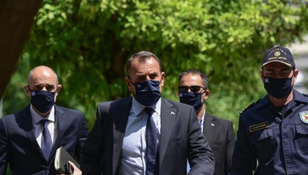 Έκτακτη σύσκεψη στο ΥΠΕΘΑ για τα κρούσματα κορωνοϊού στις ΕΔ