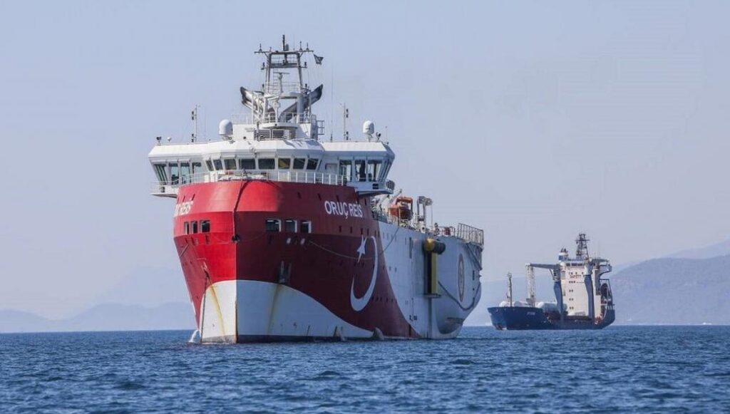 Στα 16 ναυτικά μίλια από τη Μεγίστη το Oruc Reis – Οι Τούρκοι απειλούν όποιον πλησιάσει το σκάφος