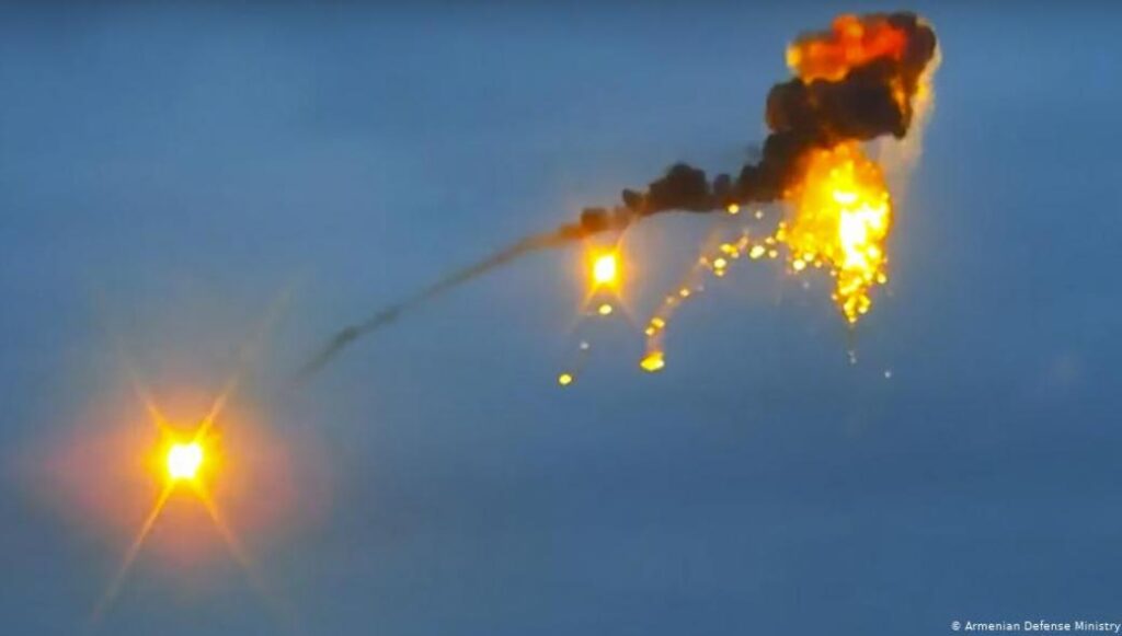 Χωρίς τέλος οι επιθέσεις των τουρκικών TB.2 Bayraktar στις δυνάμεις του Αρτσάχ