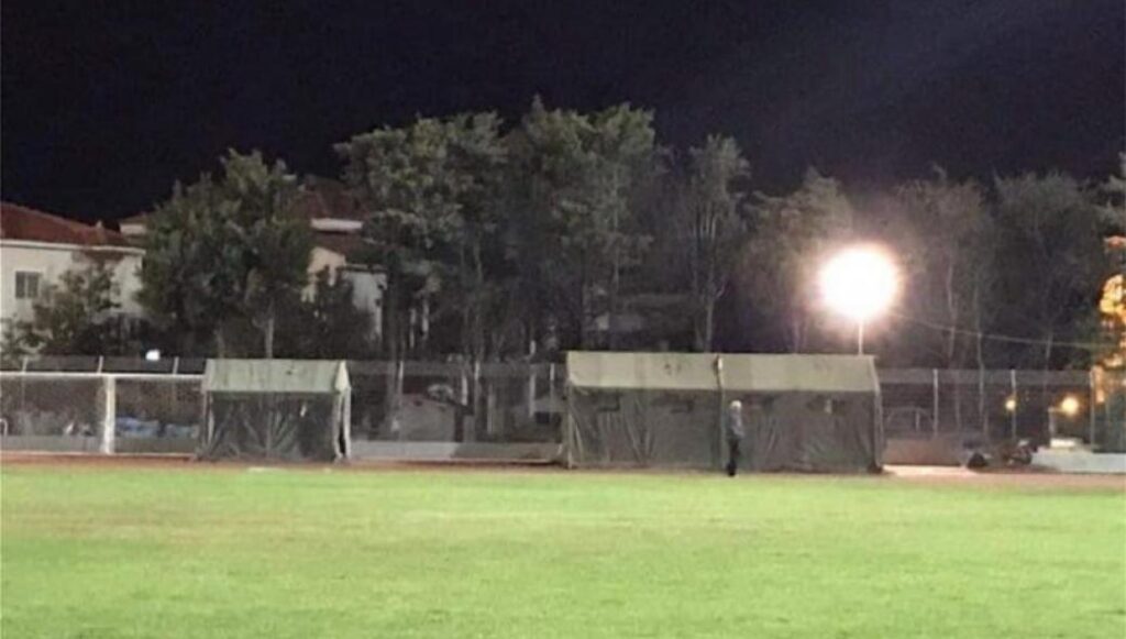 Σε στρατιωτικές σκηνές μένουν οι κάτοικοι της Σάμου
