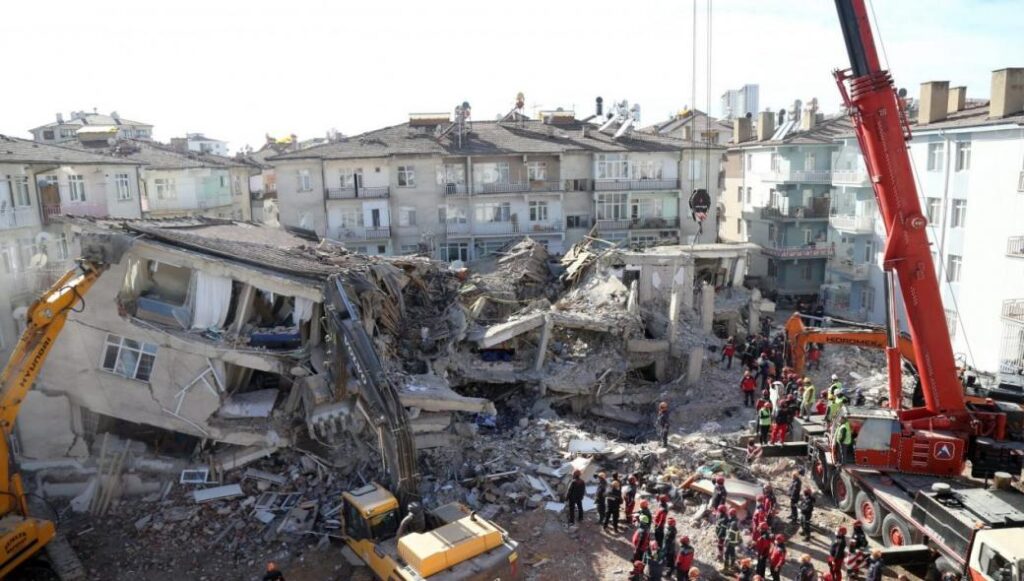 Αυξάνονται διαρκώς οι νεκροί και οι τραυματίες στην Τουρκία