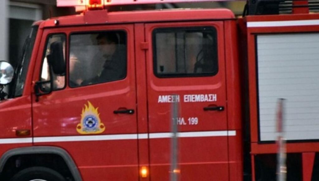 Σε εξέλιξη για δεύτερη μέρα φωτιά σε δάσος στην Χαλκιδική