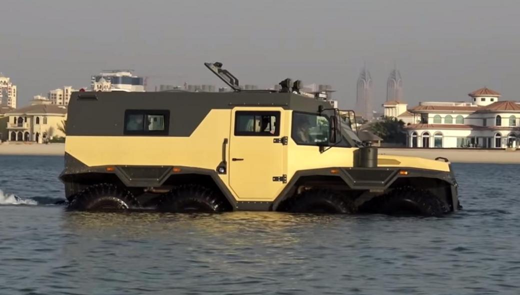 To ρωσικό όχημα επιβίωσης Avtoros Shaman 8×8 που δεν σταματά… ούτε στο νερό (βίντεο)