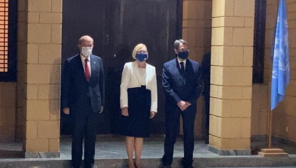 Τουρκικά ΜΜΕ: Για πρώτη φορά ο Τ/Κ ηγέτης φόρεσε στο πέτο του τη σημαία της τΔΒΚ