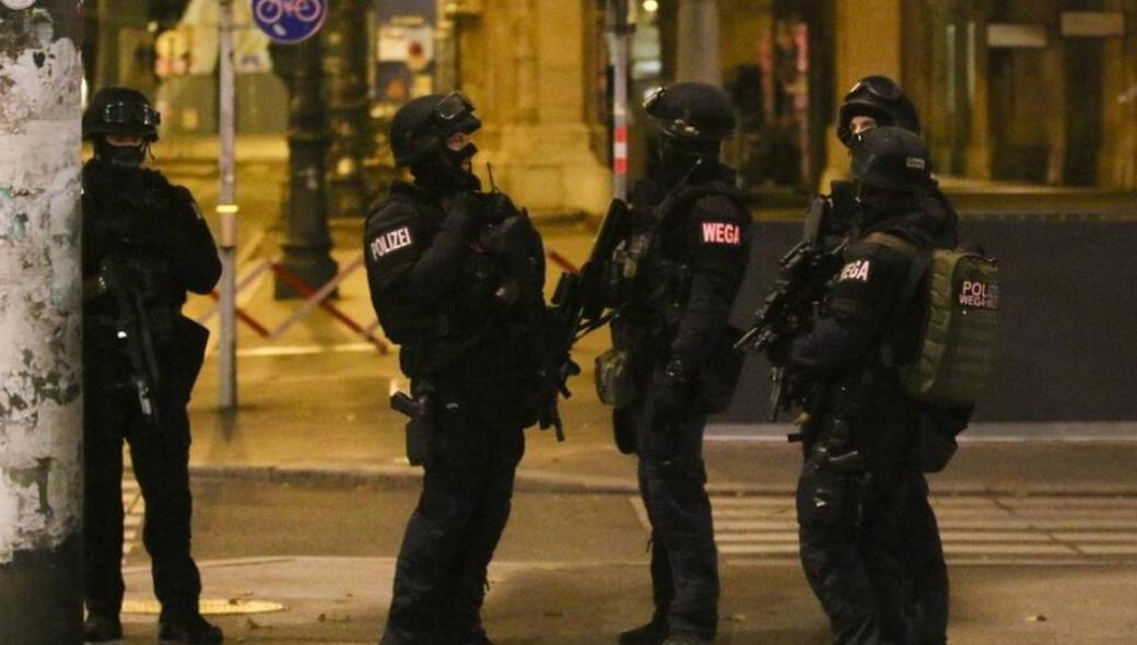 Δηλώσεις Έλληνα που ζει στη Βιέννη για την τρομοκρατική επίθεση (βίντεο)