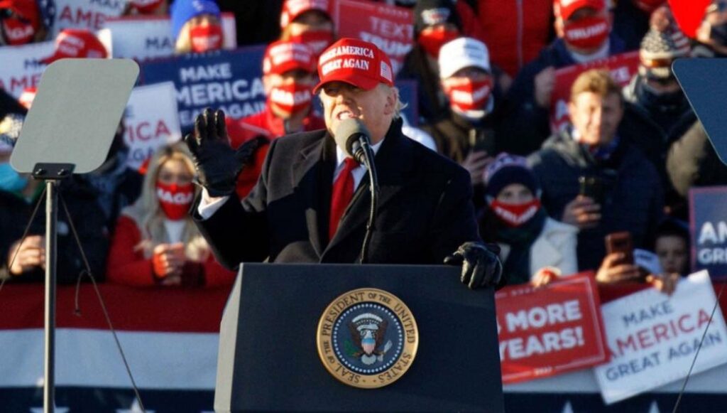 Διαψεύστηκαν τα σενάρια για άνετη νίκη του Τ.Μπάιντεν: Όλα θα κριθούν από τις επιστολικές ψήφους