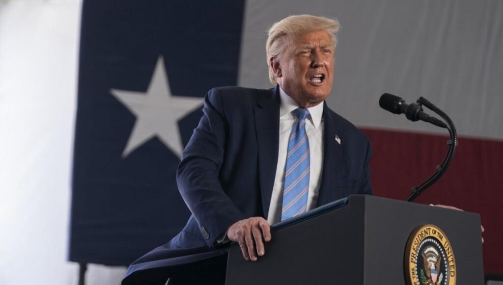 Ν.Τραμπ: «Είμαστε μπροστά με μεγάλη διαφορά – Προσπαθούν να κλέψουν στις εκλογές»