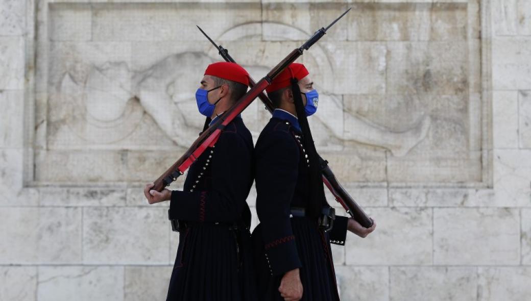 Φόρεσαν μάσκες στους εύζωνες της Προεδρικής Φρουράς! – Το πρώτο επίλεκτο σώμα στην Ευρώπη!