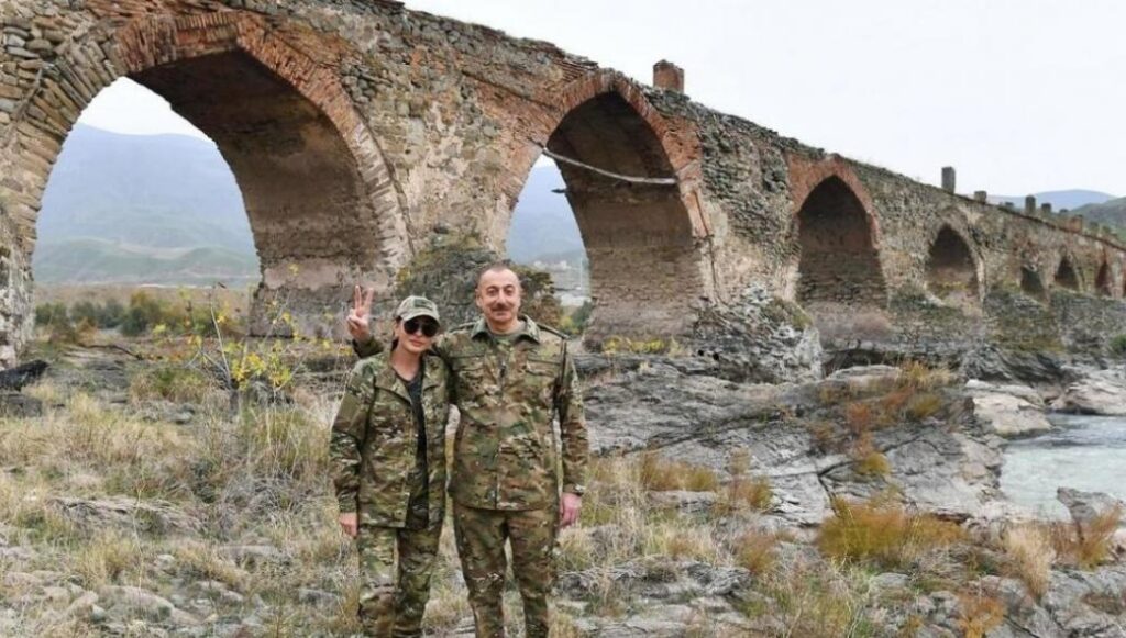 Ιρανός ελεύθερος σκοπευτής σημαδεύει τον Αζέρο πρόεδρο Ι.Αλίγιεφ στο Ναγκόρνο – Καραμπάχ (φωτό)