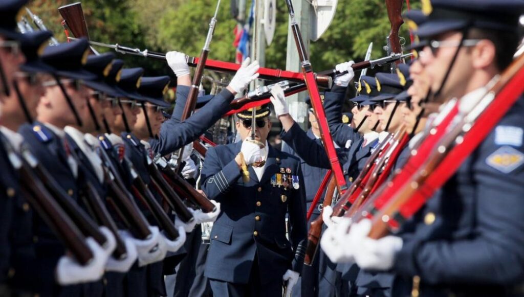 Εξώδικο των Ενώσεων Αποστράτων στην κυβέρνηση για τις περικοπές συντάξεων
