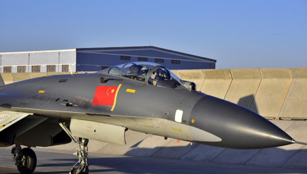 Εναέριο μήνυμα Κίνας σε Ινδία: Άσκηση με μαχητικά αεροσκάφη τύπου J-11 (βίντεο)