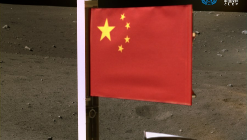 Η Κίνα η δεύτερη χώρα μετά τις ΗΠΑ που έβαλε σημαία στη Σελήνη