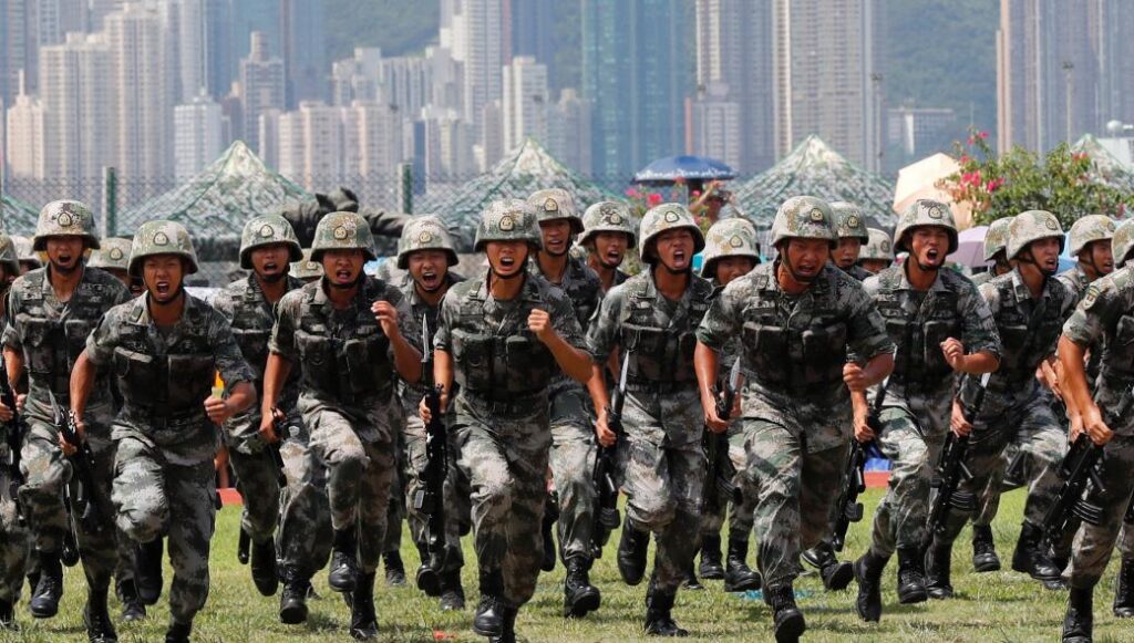 Οι Κινέζοι διοικητές θα μπορούν να ανατινάζουν τους στρατιώτες τους για να μην πιάνονται αιχμάλωτοι