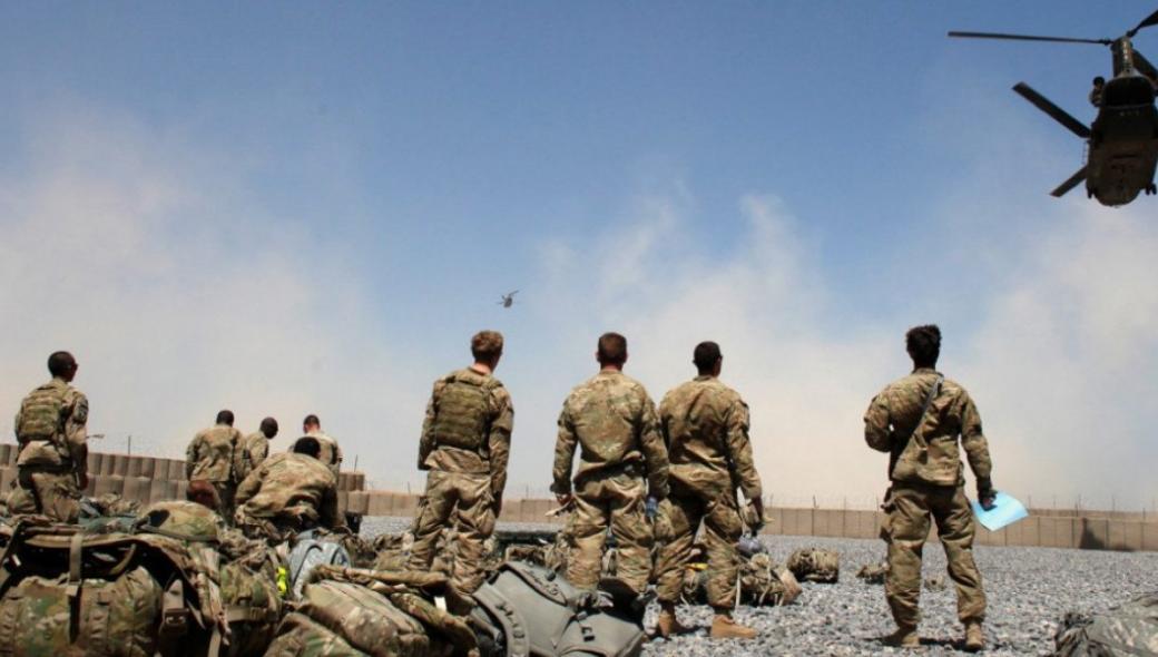 Μειώνονται οι δυνάμεις του αμερικανικού στρατού σε Ιράκ και Αφγανιστάν – Έμειναν 2.500 στρατιώτες