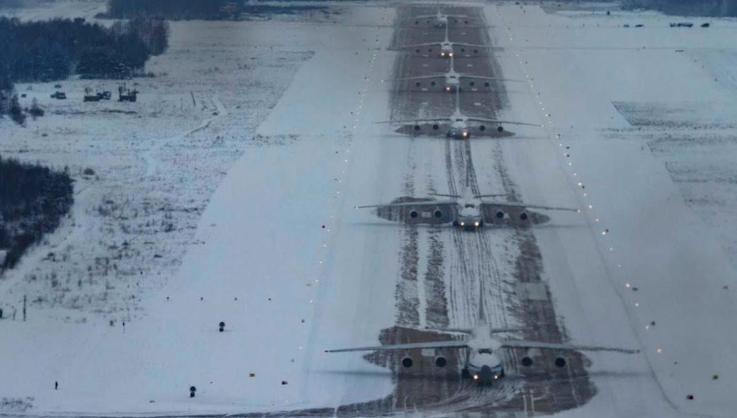Η ρωσική Αεροπορία έκανε μαζική πτήση 6 αεροσκαφών AN-124