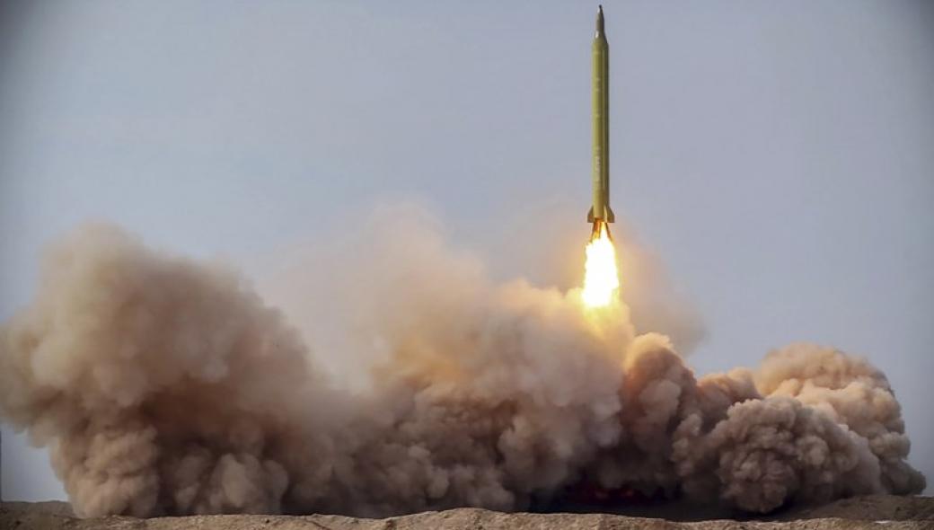 Το Ιράν πραγματοποίησε βολές βαλλιστικών πυραύλων κατά σκαφών επιφανείας (βίντεο)