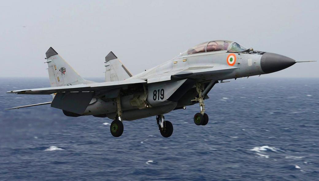Σύγκρουση πάνω από τη θάλασσα: FA-18E/F  Super Hornet vs MiG-29k – Ποιος θα είναι ο νικητής;
