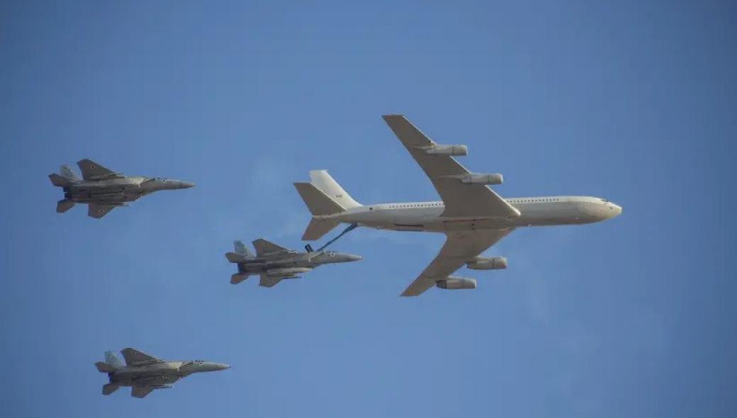 Ισραηλινό Boeing 707 εναέριου ανεφοδιασμού φωτογραφημένο από f-16 block 52+ της ΠΑ