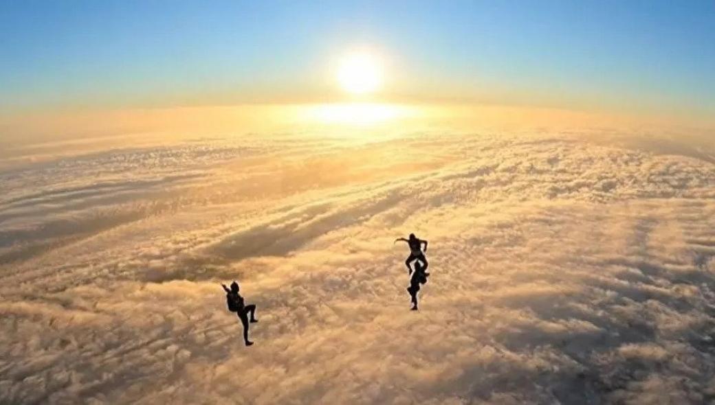 Νότια Αφρική: «Μαγική» ελεύθερη πτώση πάνω από τα σύννεφα