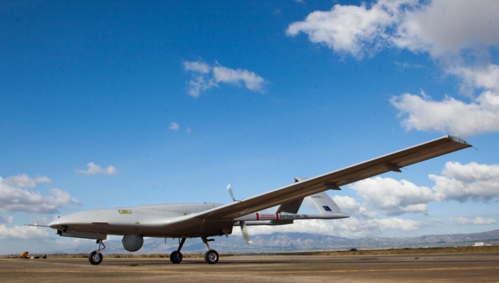H Ουκρανία αγοράζει ένοπλα τουρκικά UAV TB-2 για το ναυτικό της