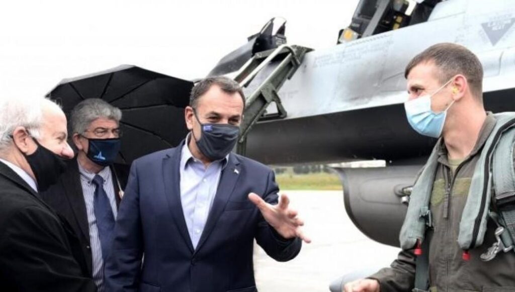 Eπιθεώρηση Ν.Παναγιωτόπουλου στο πανίσχυρο ελληνικό μαχητικό F-16 Viper