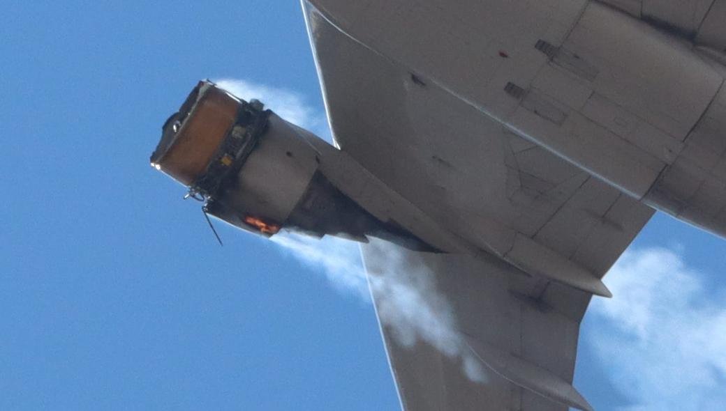 Θρίλερ στις ΗΠΑ με Boeing 777: Έχασε κινητήρα και…  «έβρεξε» μέταλλα στο έδαφος!