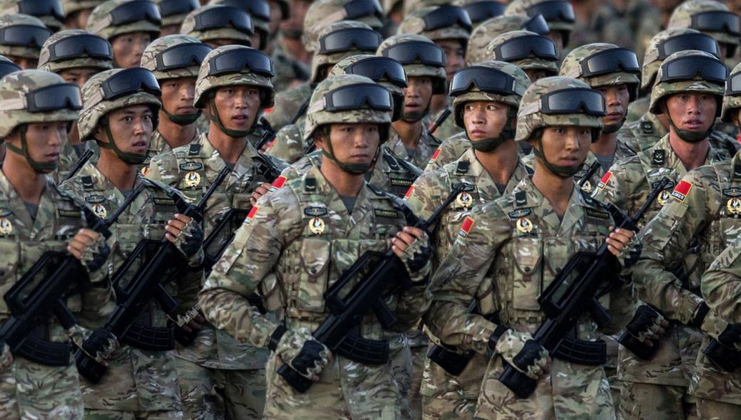 Η Κίνα επενδύει στην  στρατιωτική της μηχανή για να σύρει τον Μπάιντεν σε διάλογο