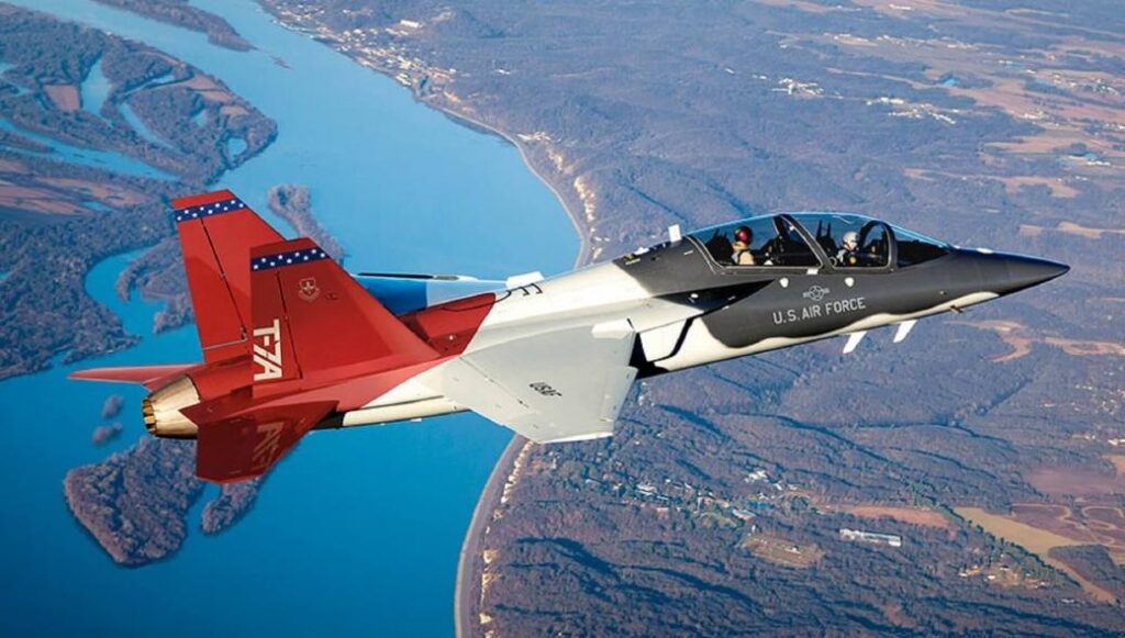 Προς αντικατάσταση τα εκπαιδευτικά αεροσκάφη T-45 Goshawk με το eT-7A Red Hawk