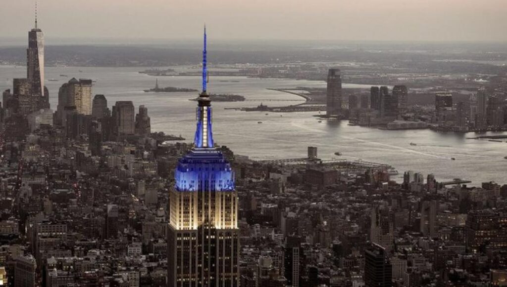 ΗΠΑ – 25η Μαρτίου: Στα χρώματα της ελληνικής Σημαίας και το  Εμπάιρ Στέιτ Μπίλντινγκ