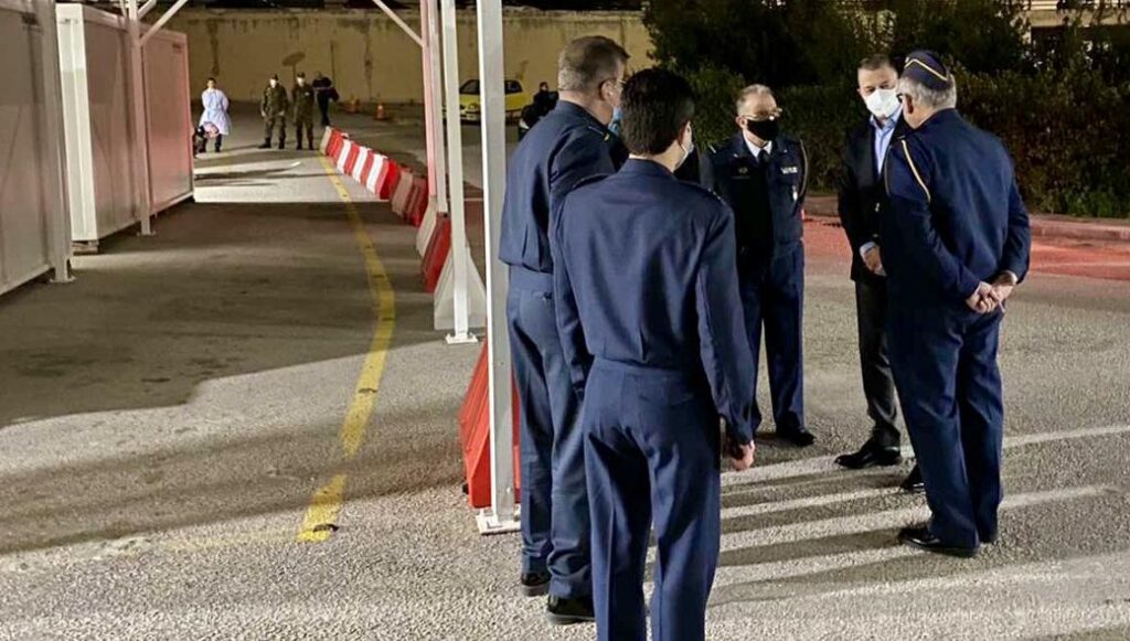 O Α.Στεφανής επισκέφθηκε τα στρατιωτικά νοσοκομεία το βράδυ του Σαββάτου