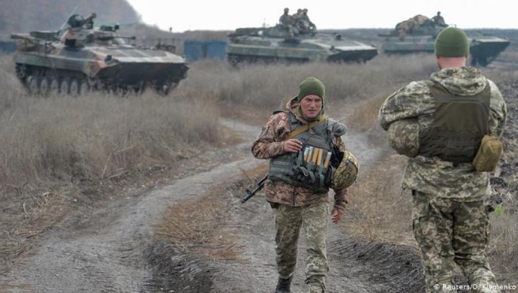 Ανατ. Ουκρανία: Ένας Ουκρανός στρατιώτης νεκρός και ένας τραυματίας από πυρά πυροβολικού