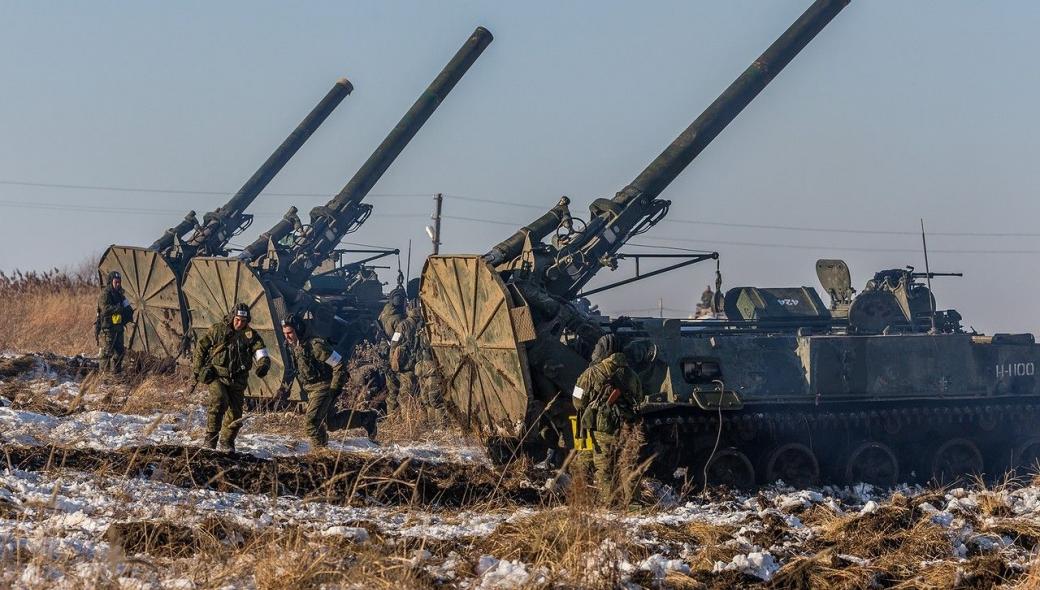 Βίντεο με τα θηριώδη ρωσικά πυροβόλα 2S4 Tyulpan να μεταφέρονται στα σύνορα με την Ουκρανία