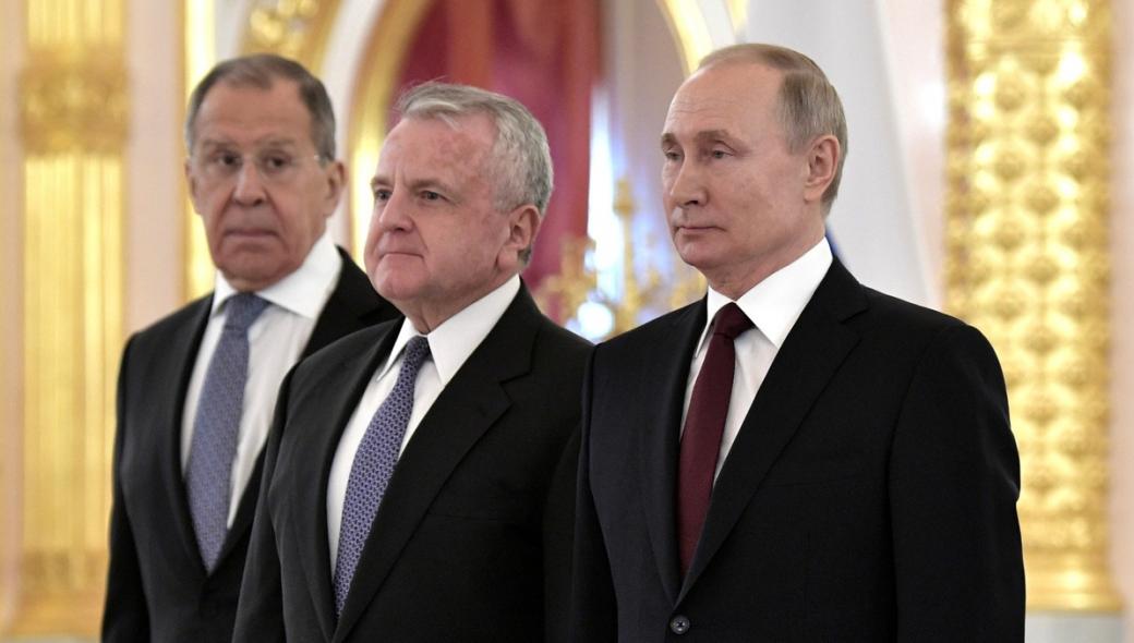 Κρίση  άνευ προηγουμένου: Η Μόσχα ζητά την αποχώρηση του πρεσβευτή των ΗΠΑ – Εκείνος αρνείται!