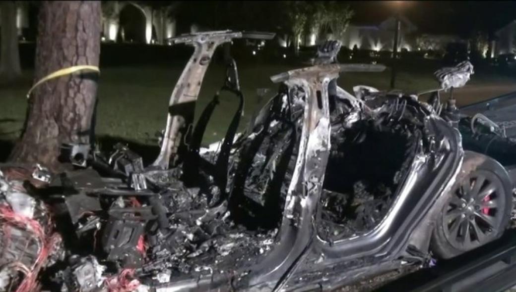ΗΠΑ: Τραγικό δυστύχημα με Tesla – Κάηκαν ζωντανοί ενώ το αυτοκίνητο ήταν σε αυτόνομη οδήγηση!