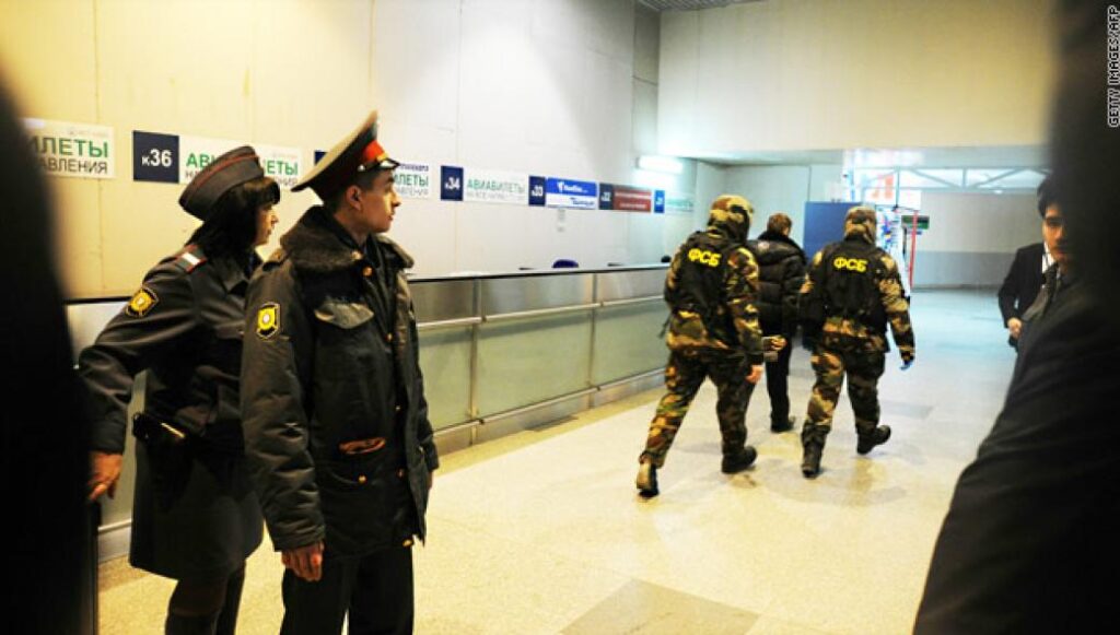 Σε πλήρη εξέλιξη ο «ψυχρός» πόλεμος ΗΠΑ-Ρωσίας: Η Μόσχα απελαύνει 10 Αμερικανούς διπλωμάτες