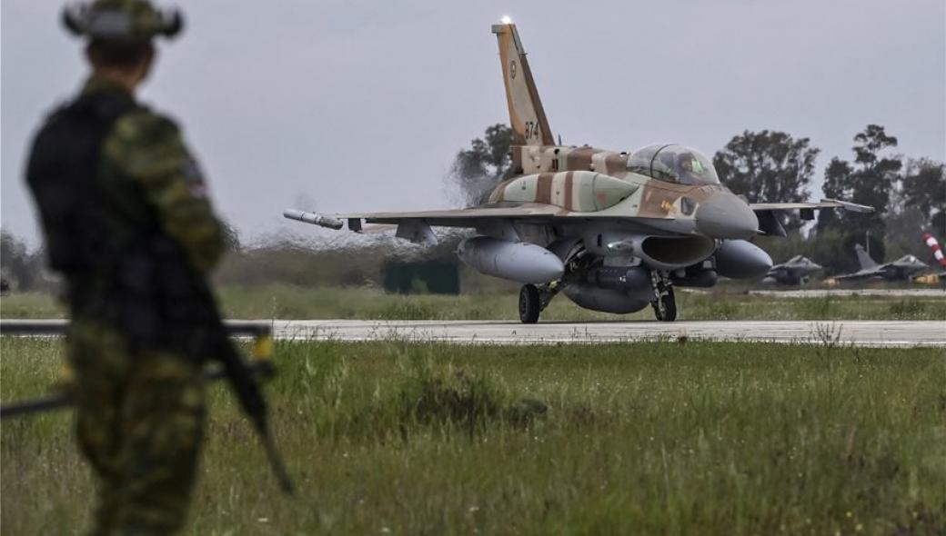 Μαχητικά αεροσκάφη θα πετάξουν πάνω από την Ακρόπολη – Δείτε εντυπωσιακές φωτογραφίες (φωτο)