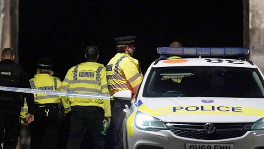 Επεισόδιο με πυροβολισμούς κοντά σε Κολέγιο στη Βρετανία – Δύο τραυματίες