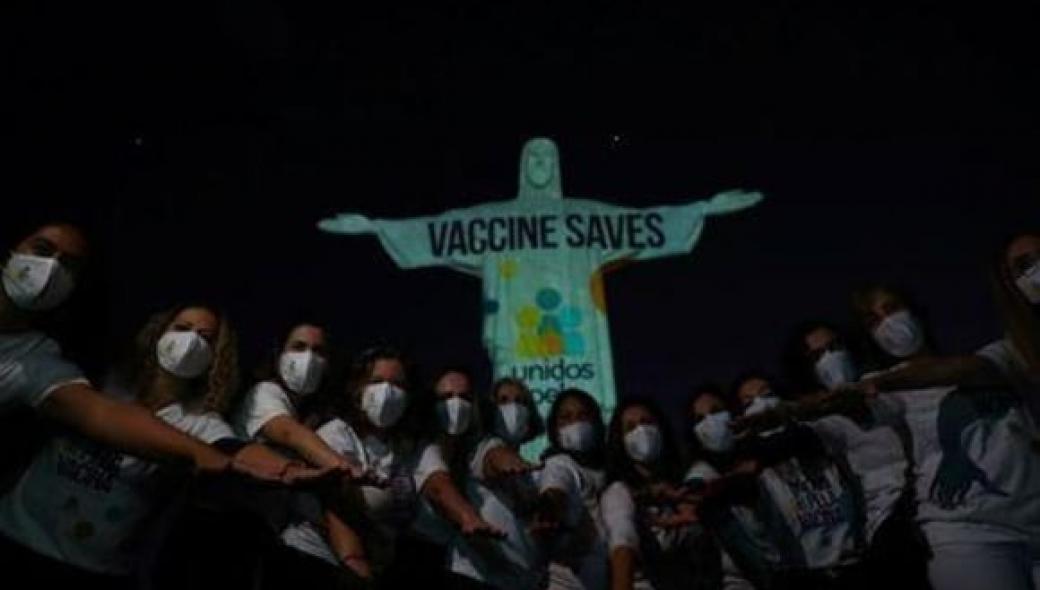 Βραζιλία: Έγραψαν επάνω στο άγαλμα του Χριστού στο Ρίο: «Ο εμβολιασμός σώζει»!