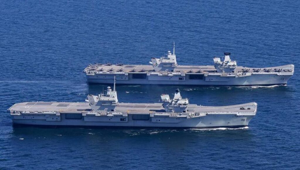Τα δύο βρετανικά αεροπλανοφόρα έπλευσαν για πρώτη φορά μαζί