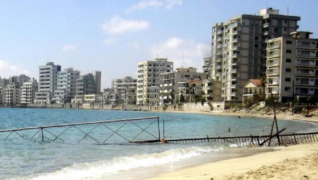 Οι Τούρκοι ανοίγουν και καταλαμβάνουν  την Αμμόχωστο: Σφοδρές αντιδράσεις