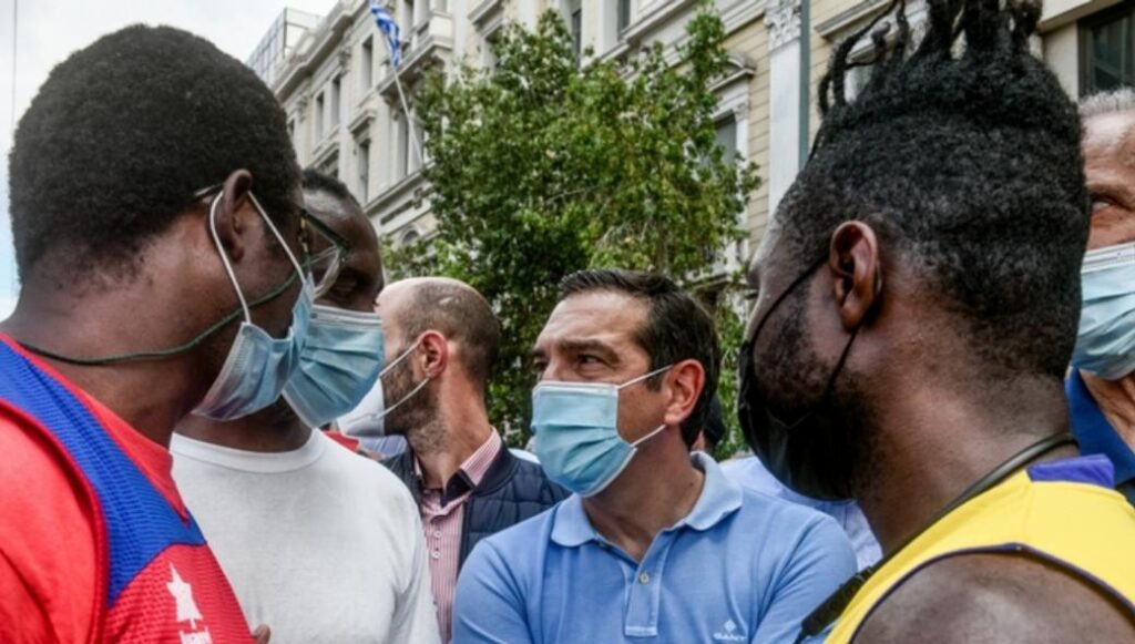 Α.Τσίπρας: Φωτογραφήθηκε και με αλλοδαπούς στην σημερινή πορεία (φώτο)