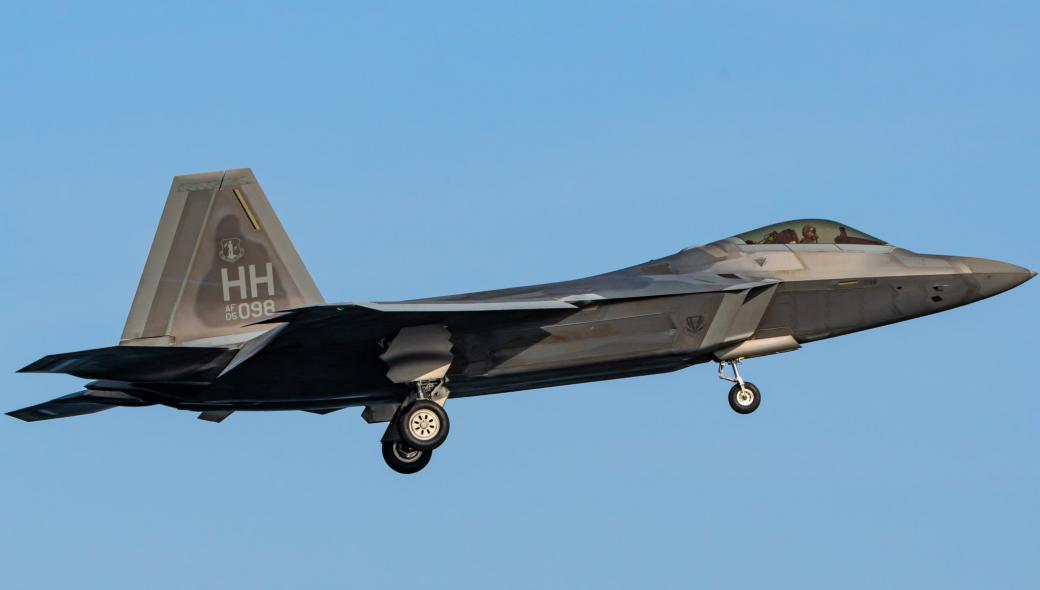 Μεγάλες αεροναυτικές ασκήσεις της Ρωσίας ανοικτά της Χαβάης – Απογειώθηκαν F-22