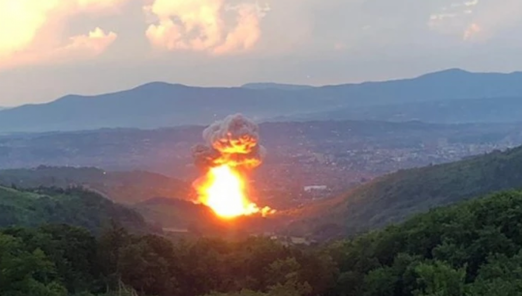 Σερβία: Ισχυρή έκρηξη σε εργοστάσιο πυρομαχικών στην πόλη Τσάτσακ (βίντεο)
