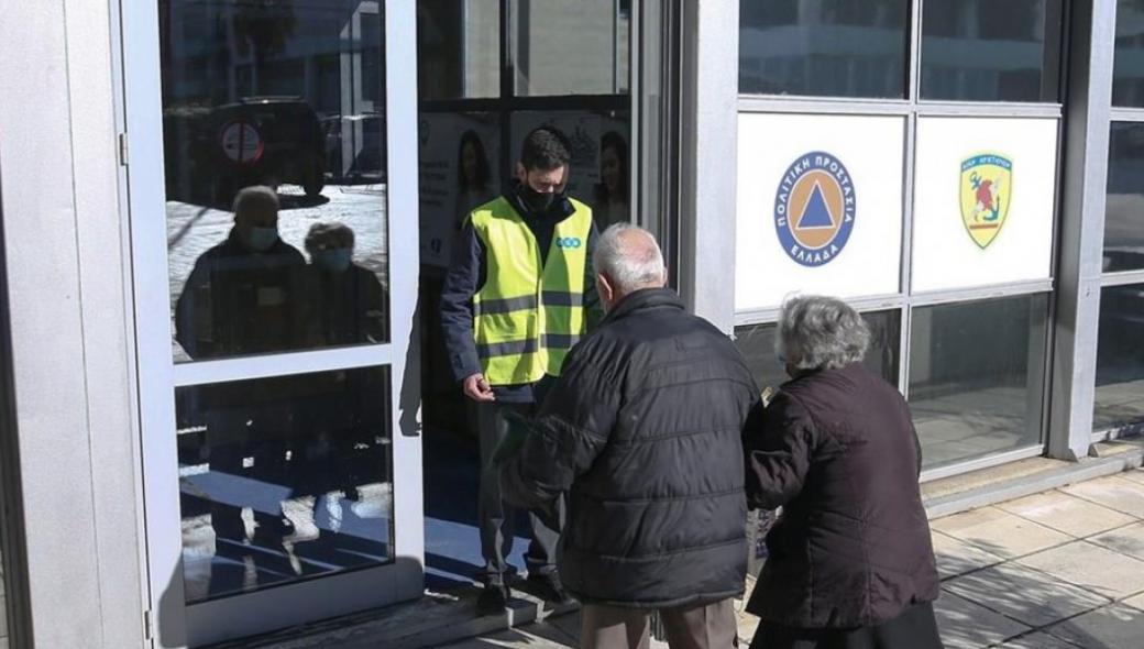 Κοινωνικός αποκλεισμός από την κυβέρνηση στις ηλικίες 50-70 ετών που δε θέλουν να εμβολιαστούν