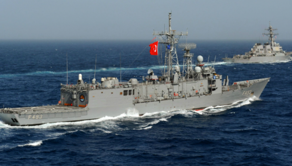 Η Τουρκία έστειλε 2 φρεγάτες για να υπερασπιστούν την «τουρκολιβυκή ΑΟΖ» και η Αθήνα δεν αντέδρασε!
