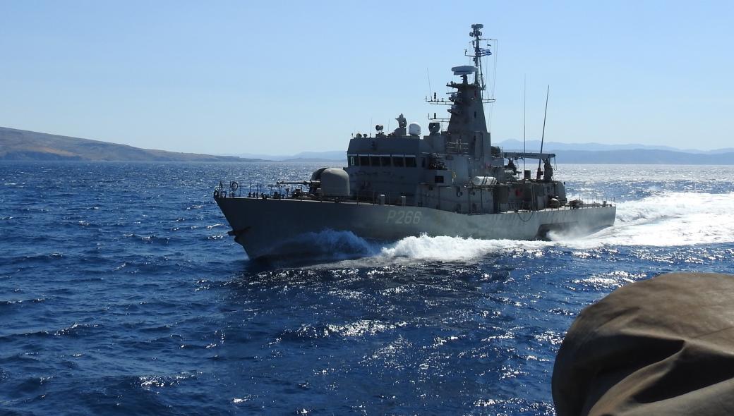 Σκάφη του ΠΝ στην επιχείρηση απομάκρυνσης των κατοίκων από την Λίμνη Ευβοίας