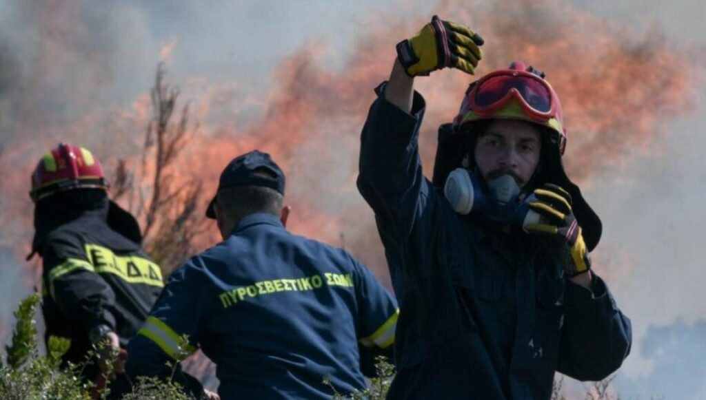 Φωτιά Εύβοια – Γυναίκα ζητάει αεροπλάνο και ένστολος την ειρωνεύεται: «Θα το πάρουμε παραγγελία»