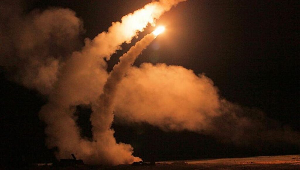 Πλήγματα βαλλιστικών πυραύλων στο Νταχράν της ανατολικής Σαουδικής Αραβίας