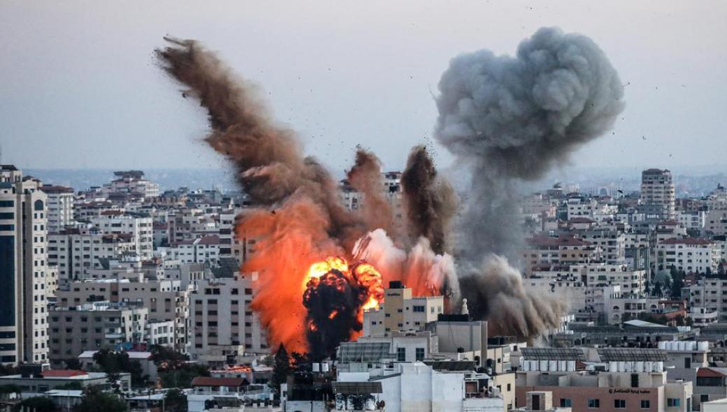 Σφοδροί ισραηλινοί βομβαρδισμοί στην Γάζα για τα “εμπρηστικά” μπαλόνια της Χαμάς