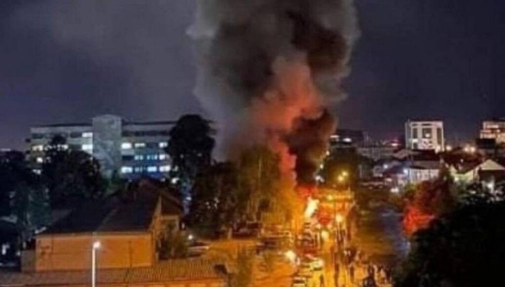 Σκόπια: Τουλάχιστον δέκα νεκροί σε πυρκαγιά σε μονάδα για ασθενείς με COVID-19 (βίντεο)